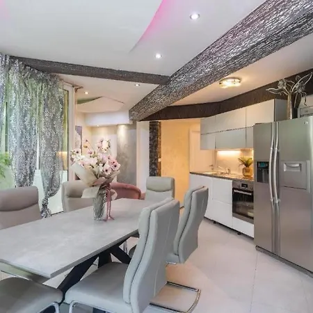 Beachfront Apartment *